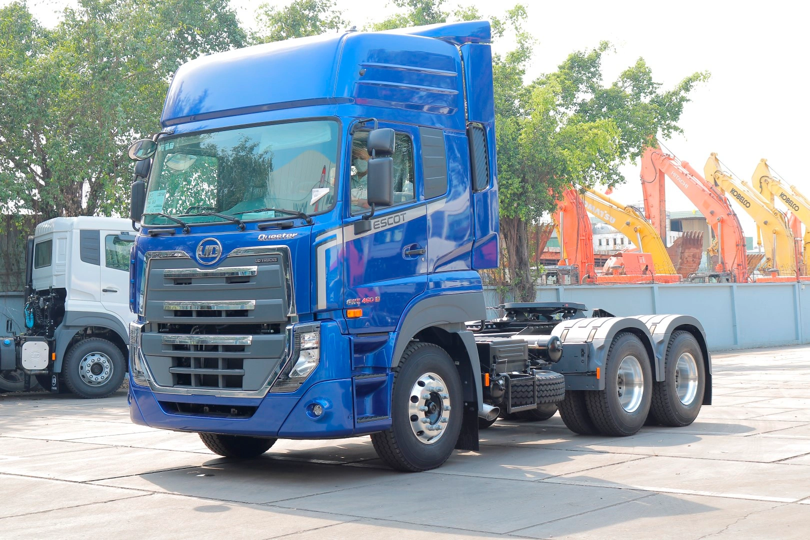 Đầu kéo 6x4 UD - 460Hp, Euro 5